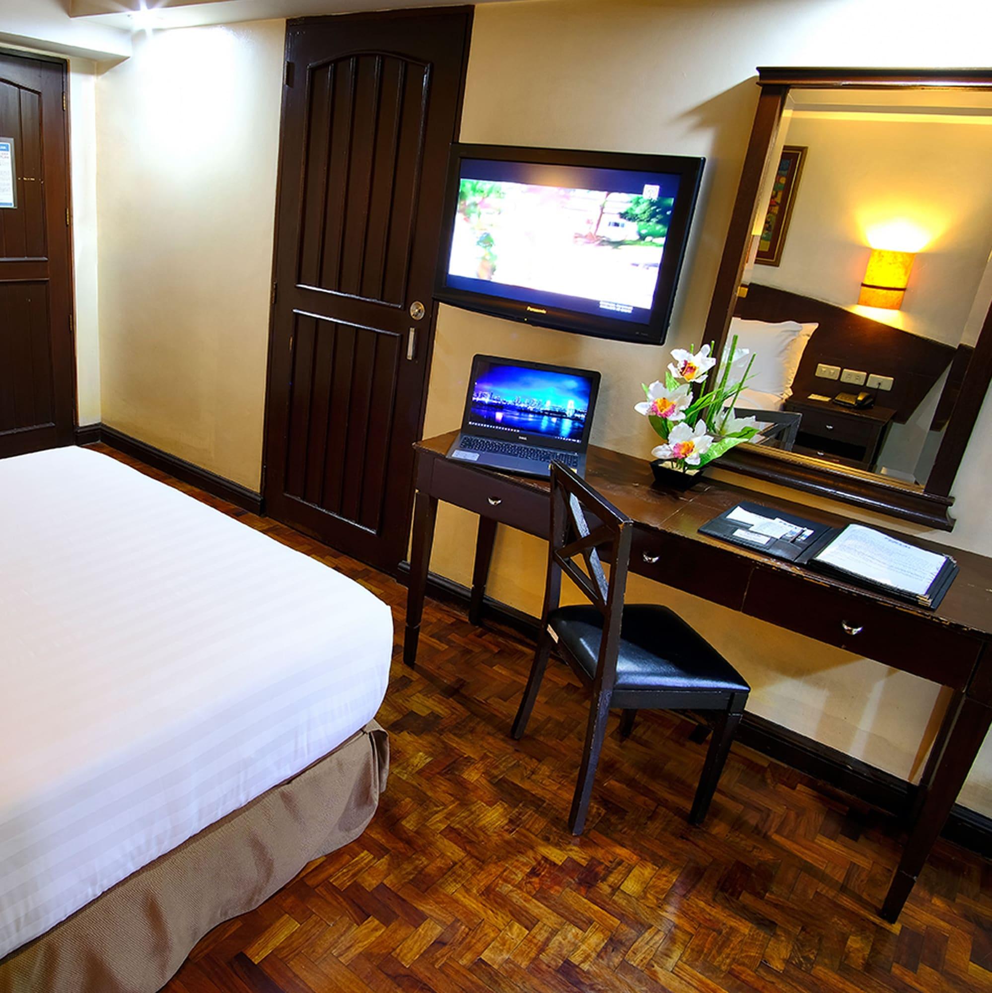 Fersal Hotel - Манила Экстерьер фото