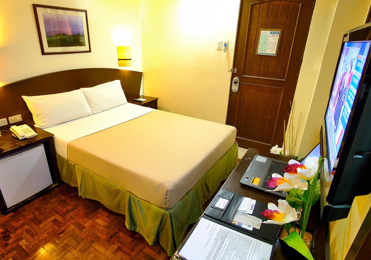 Fersal Hotel - Манила Экстерьер фото