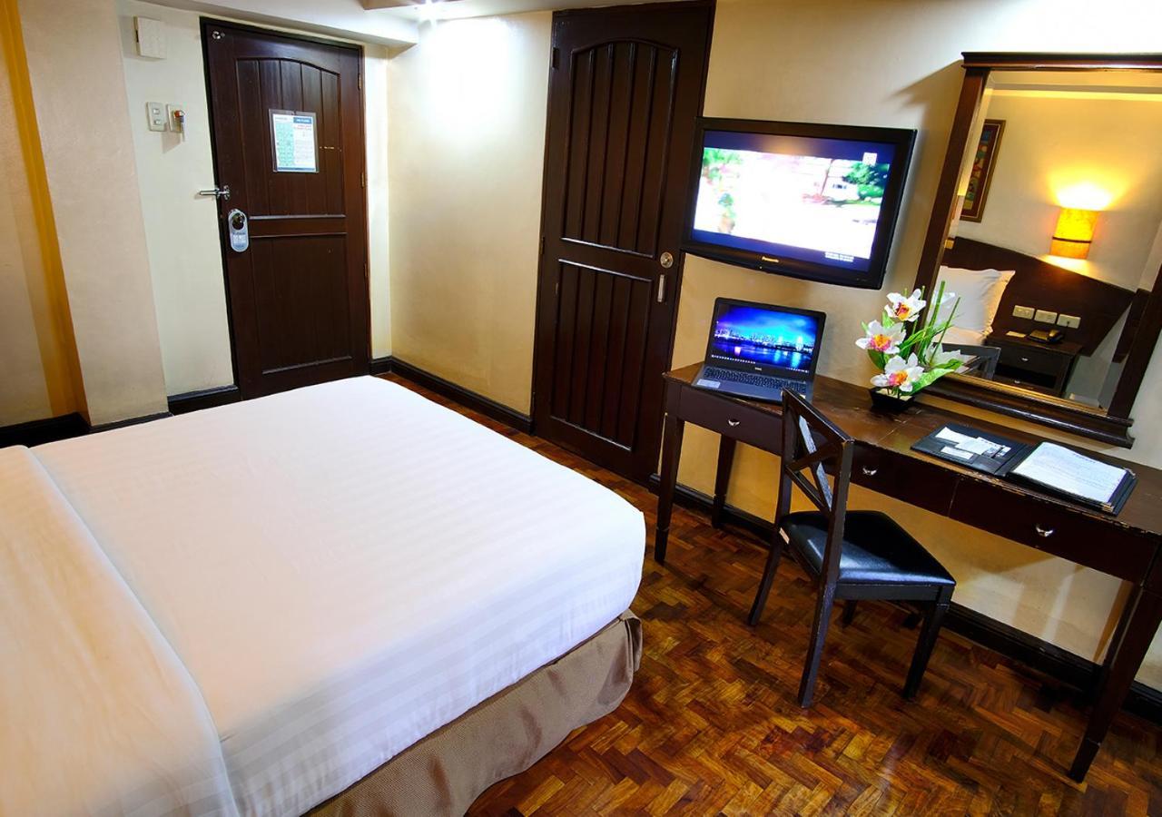 Fersal Hotel - Манила Экстерьер фото