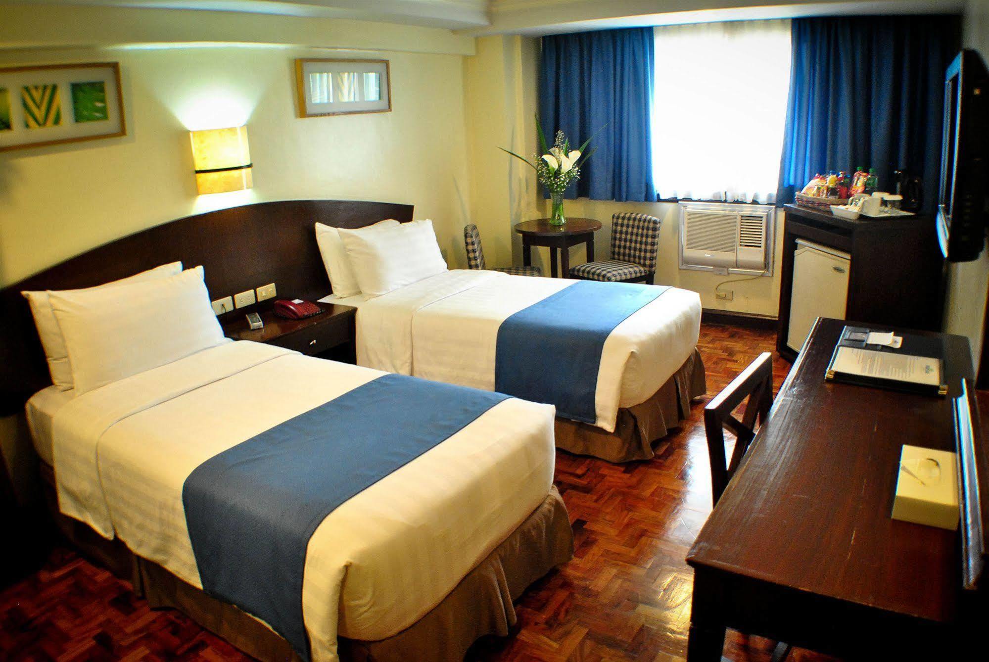Fersal Hotel - Манила Экстерьер фото